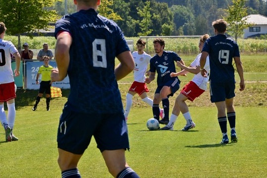 Chris Schmitt im Denklinger Dress gegen die U19 des TSV Landsberg