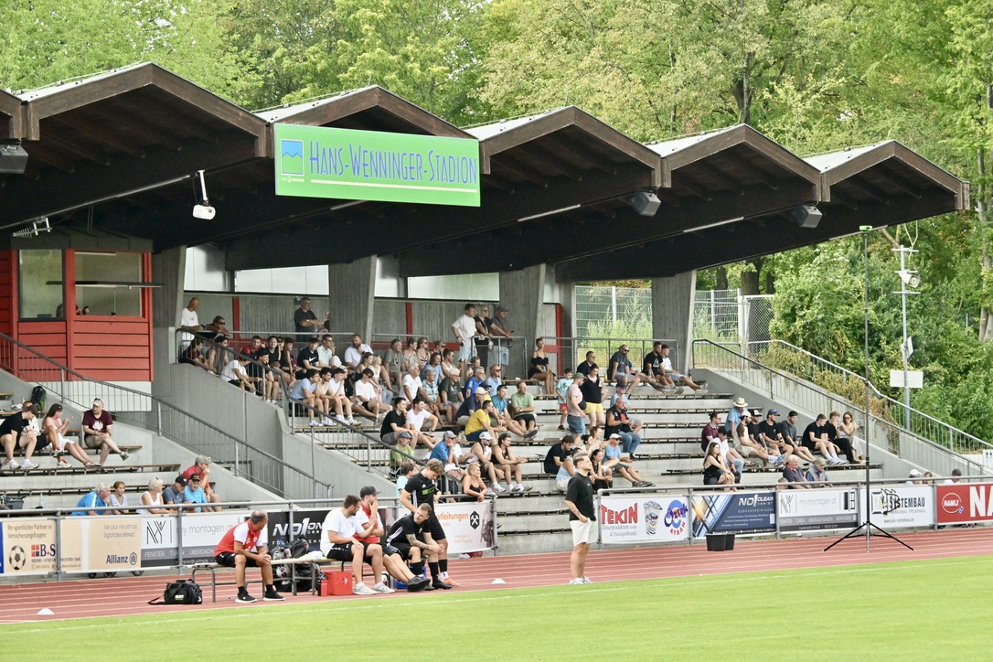 Schöne Location: Das Hans-Wenninger-Stadion in Königsbrunn. Foto: Thomas Ernstberger