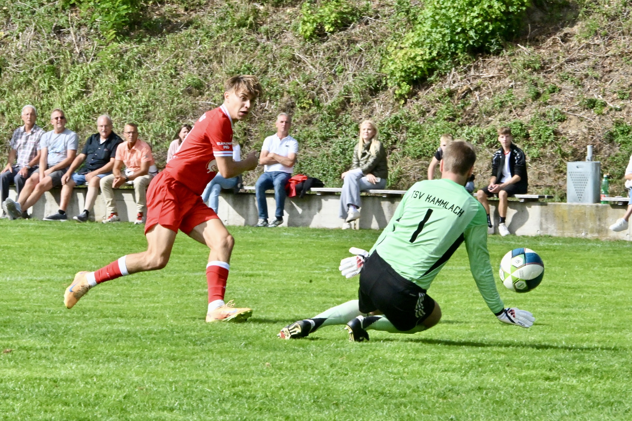 Kaufering ganz in Rot: 5:0 nach Blitzstart