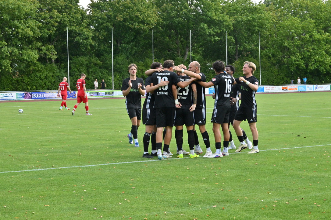 Und so jubelt die ganze Mannschaft. Foto: Thomas Ernstberger