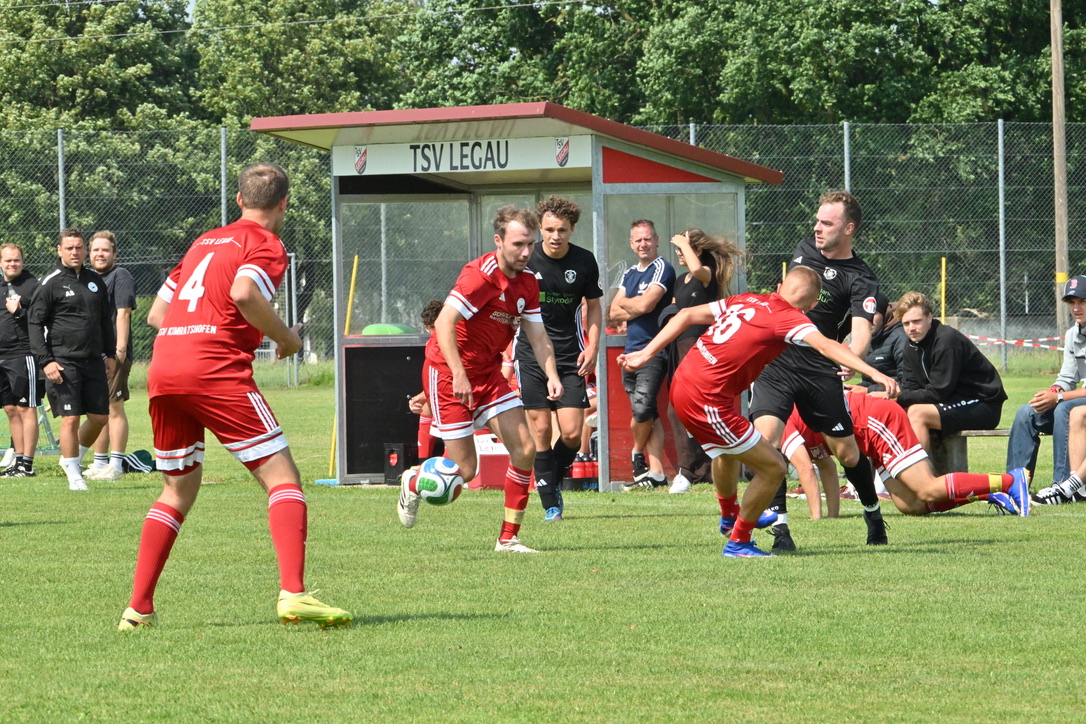 Spielszene des VfL Kaufering beim TSV Legau