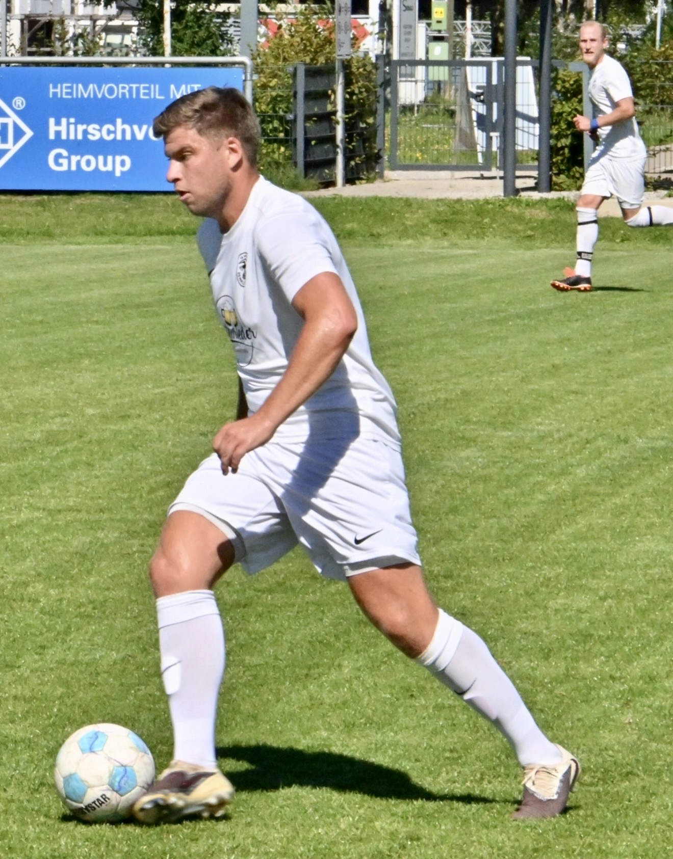 Simba schießt Denklingen zum Sieg - 3 Teams jagen Aich